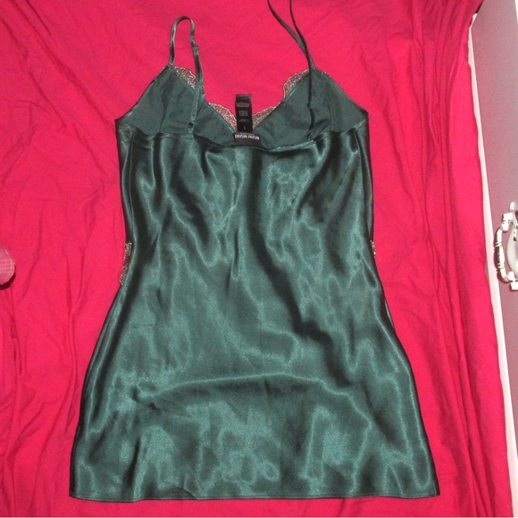 Green Bisou Bisou slip dress with sequins and lace detailing - Picture 2 of 5